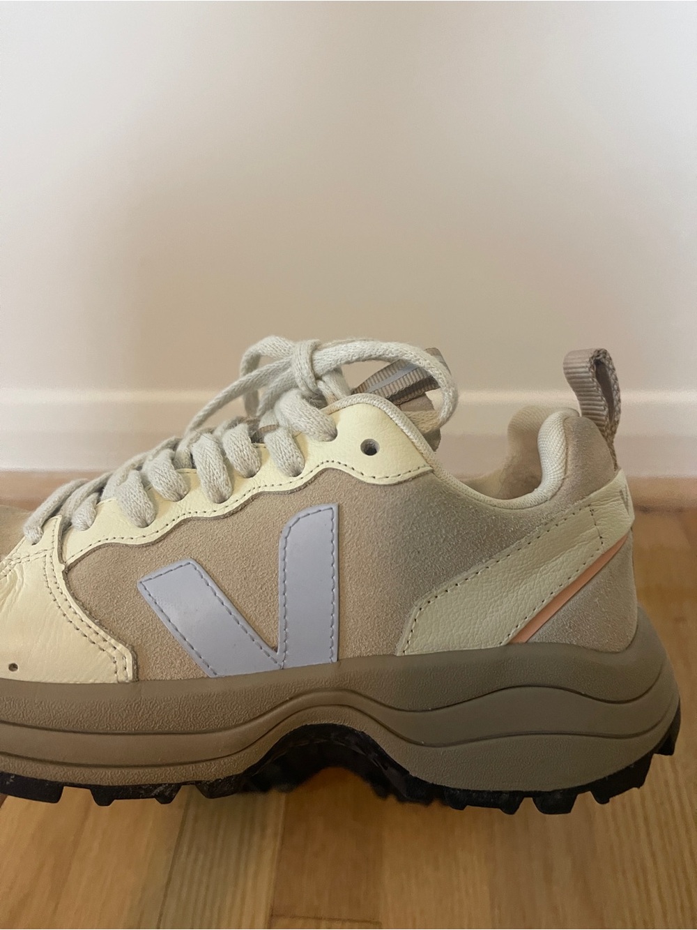 Veja Venturi Sneaker in Suede Almond - Picture 5 of 8